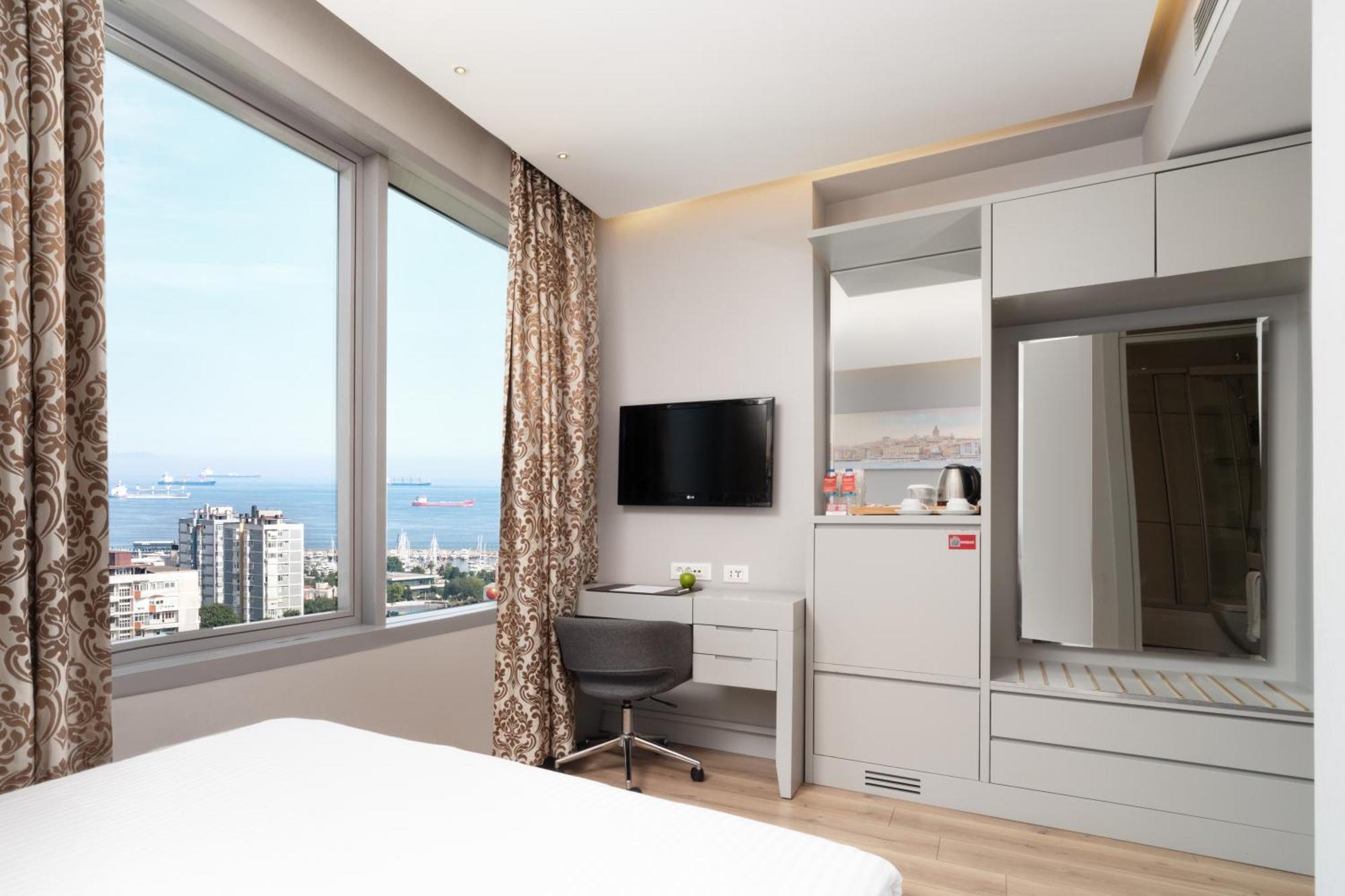 Отель Ramada Plaza By Wyndham Istanbul Atakoy Экстерьер фото