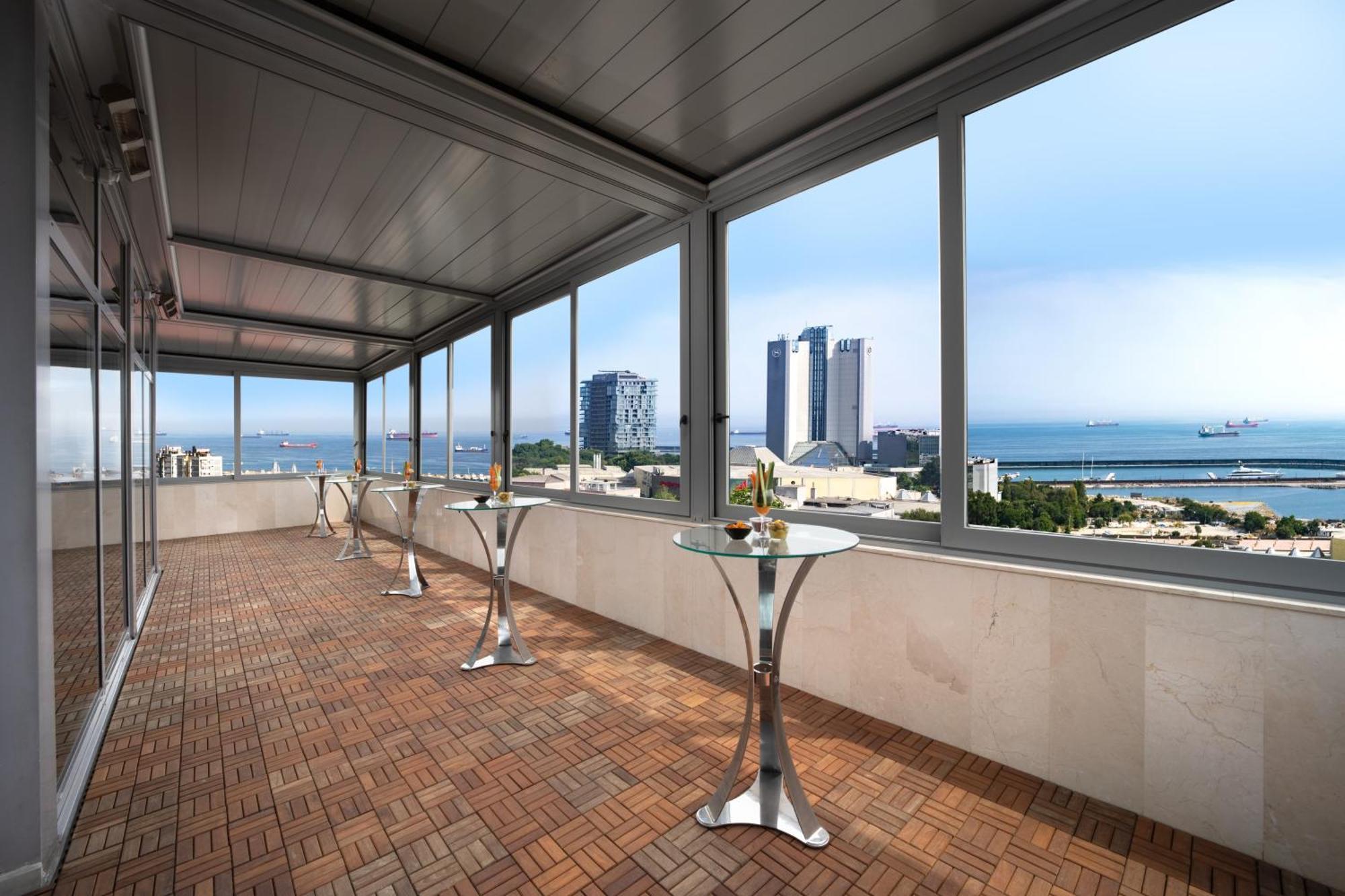 Отель Ramada Plaza By Wyndham Istanbul Atakoy Экстерьер фото