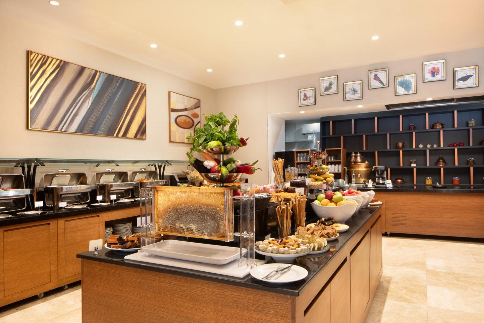 Отель Ramada Plaza By Wyndham Istanbul Atakoy Экстерьер фото