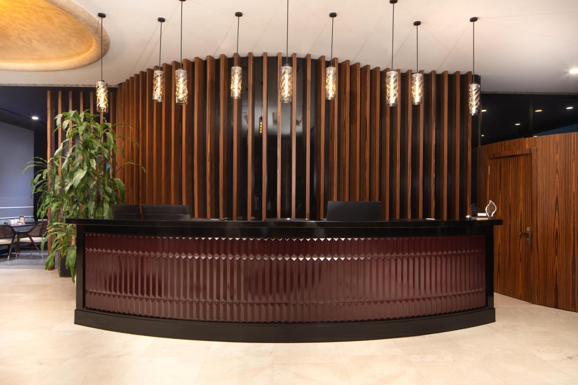 Отель Ramada Plaza By Wyndham Istanbul Atakoy Экстерьер фото