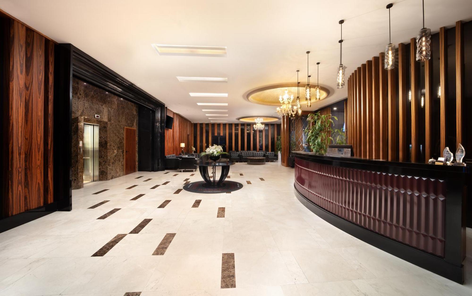Отель Ramada Plaza By Wyndham Istanbul Atakoy Экстерьер фото