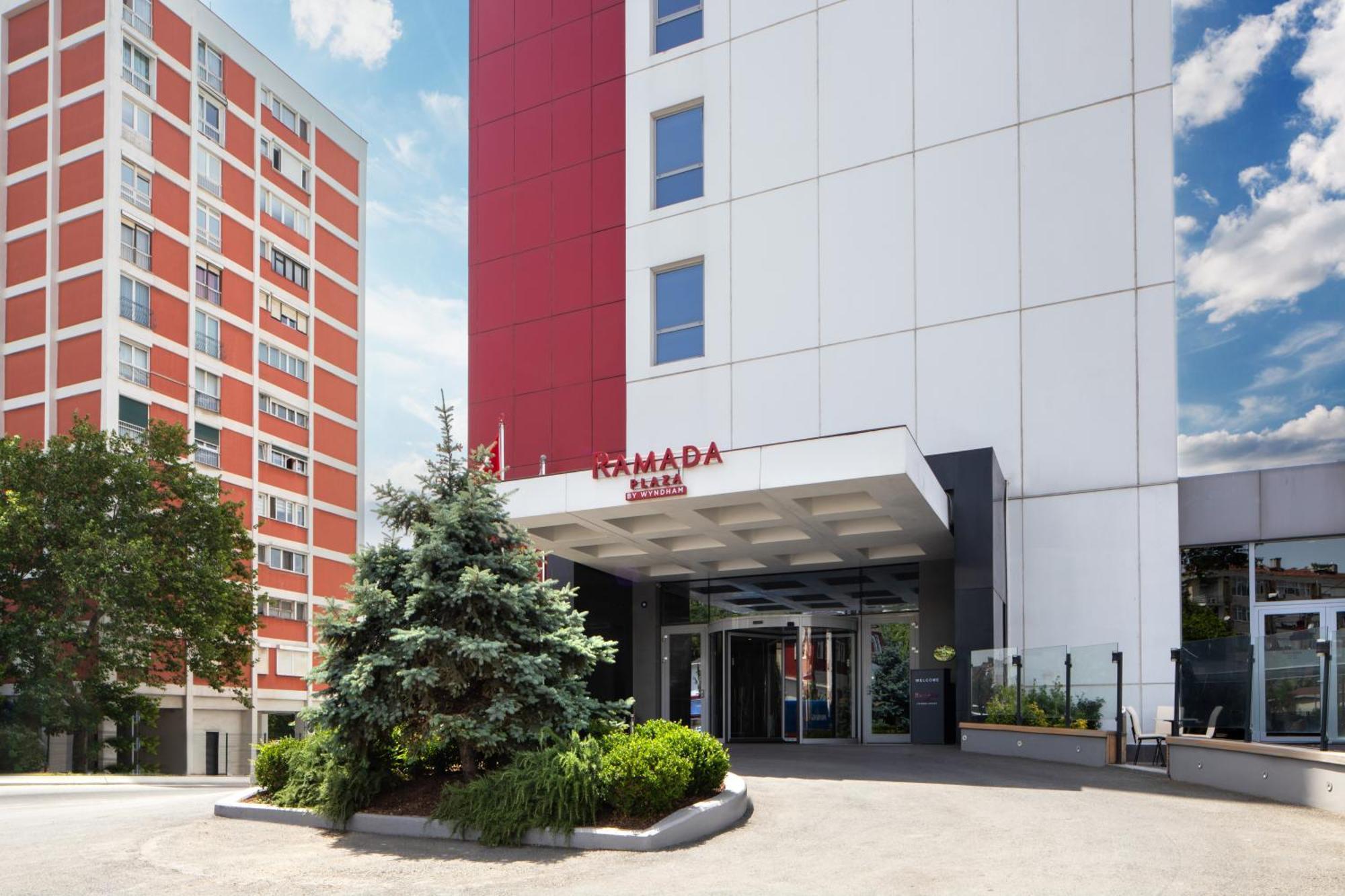 Отель Ramada Plaza By Wyndham Istanbul Atakoy Экстерьер фото