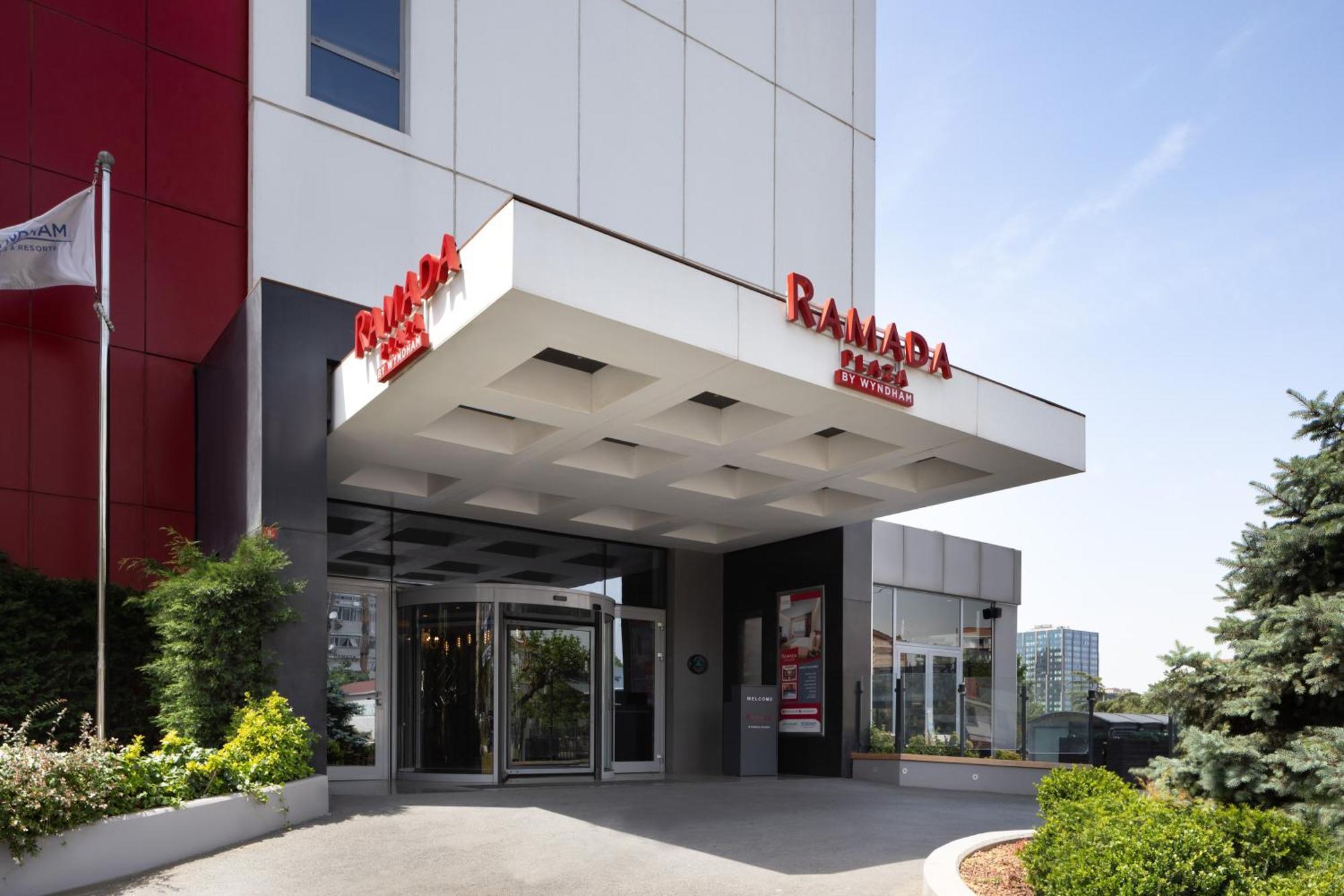 Отель Ramada Plaza By Wyndham Istanbul Atakoy Экстерьер фото