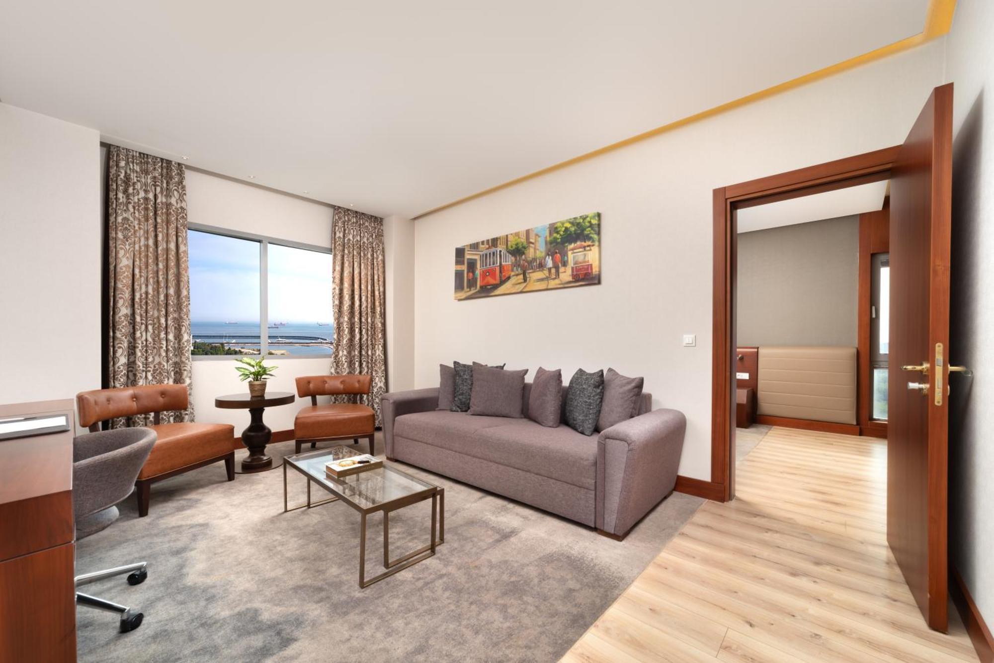 Отель Ramada Plaza By Wyndham Istanbul Atakoy Экстерьер фото