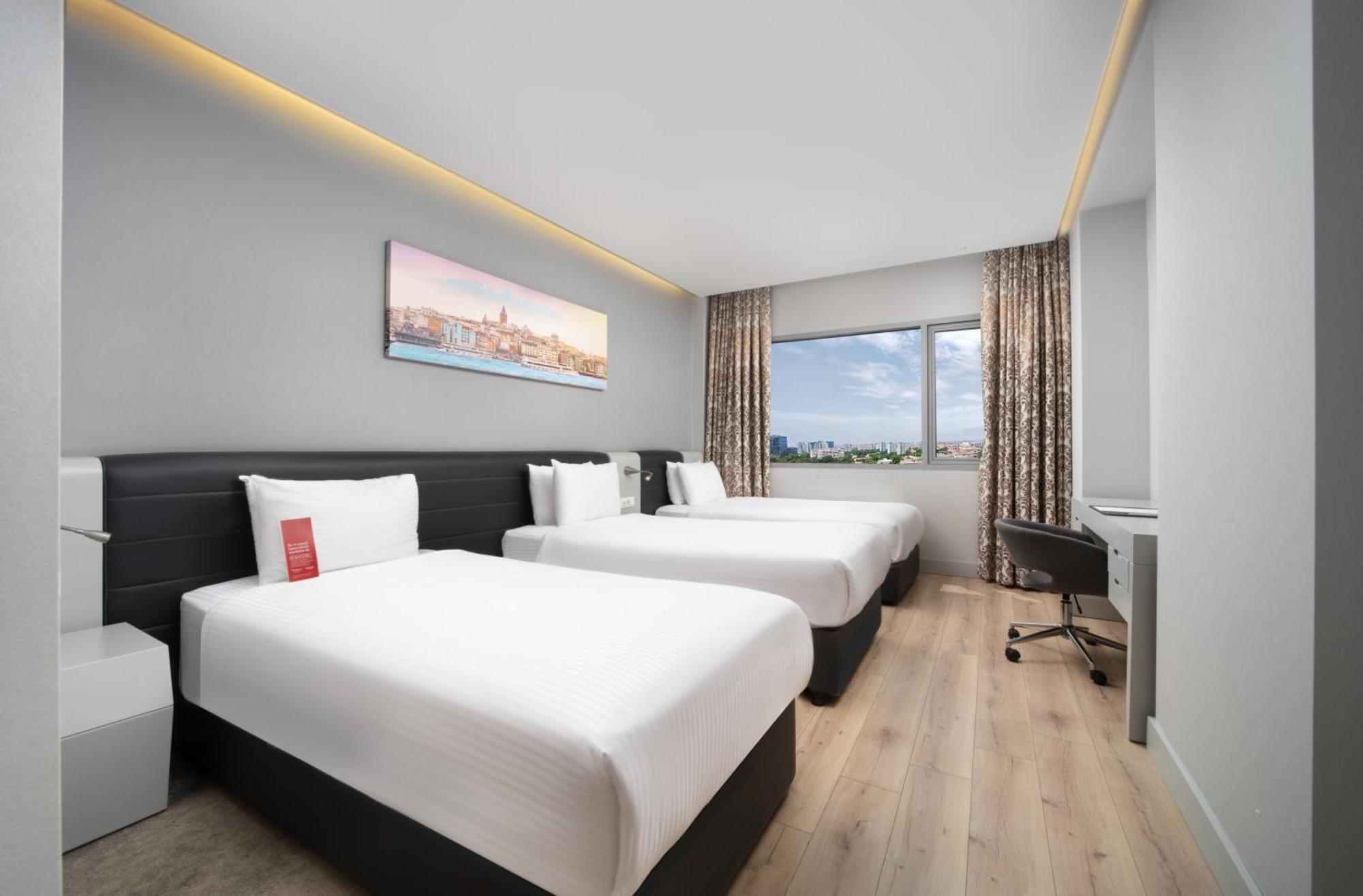 Отель Ramada Plaza By Wyndham Istanbul Atakoy Экстерьер фото