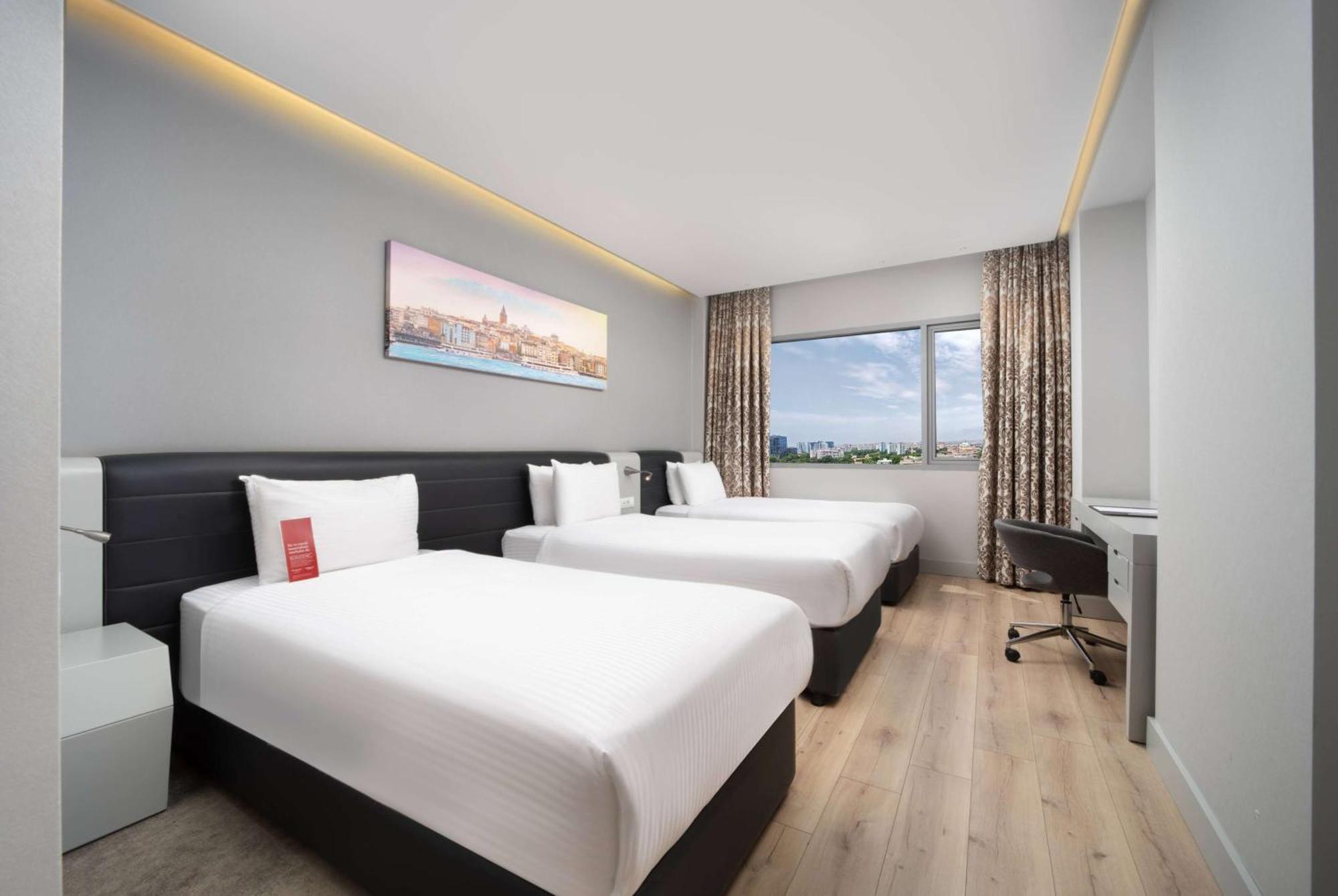 Отель Ramada Plaza By Wyndham Istanbul Atakoy Экстерьер фото