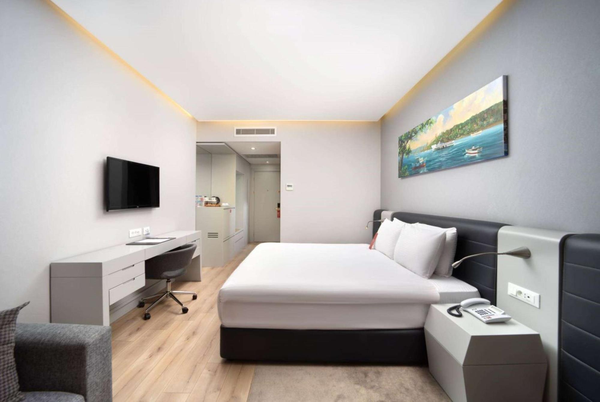 Отель Ramada Plaza By Wyndham Istanbul Atakoy Экстерьер фото