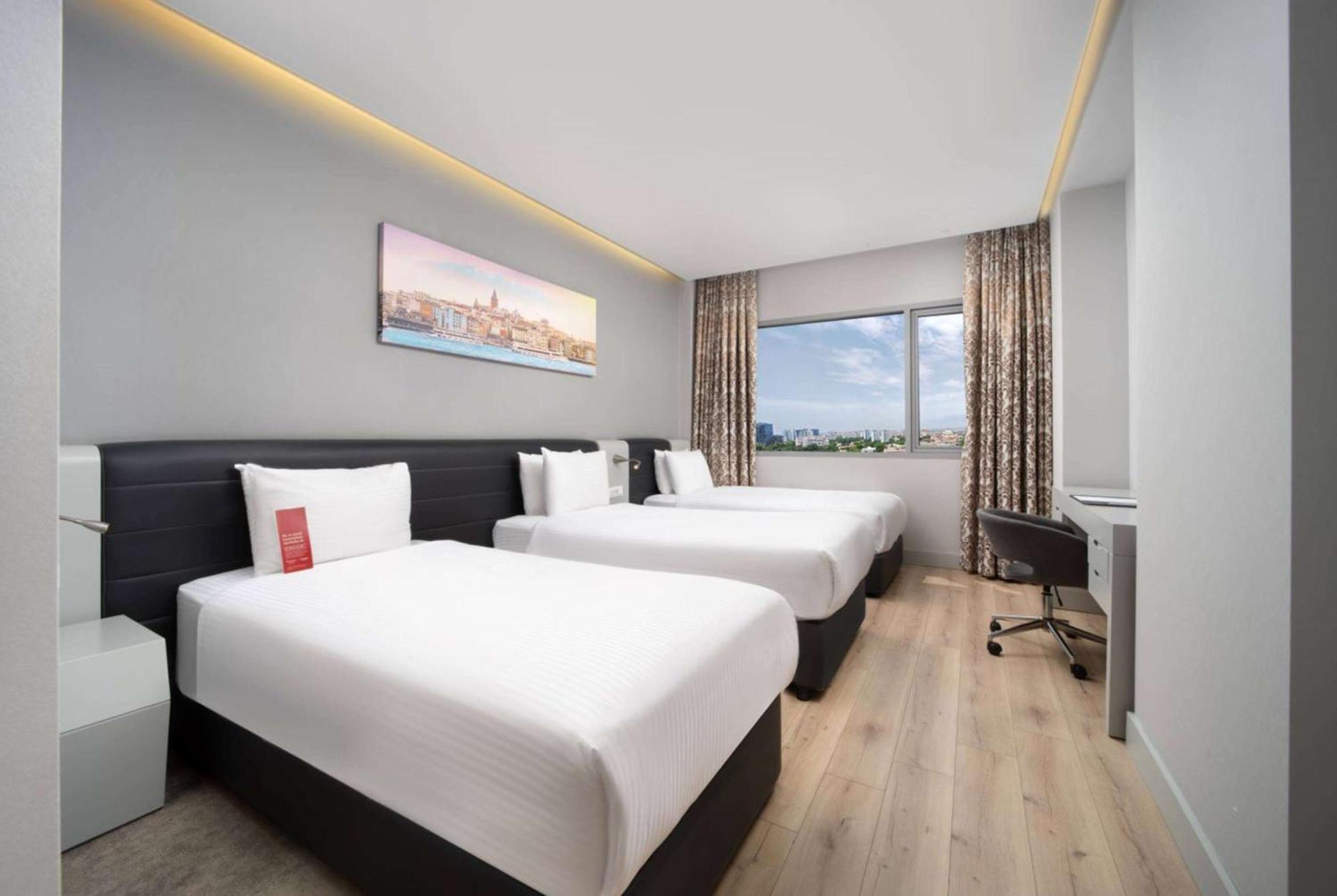 Отель Ramada Plaza By Wyndham Istanbul Atakoy Экстерьер фото