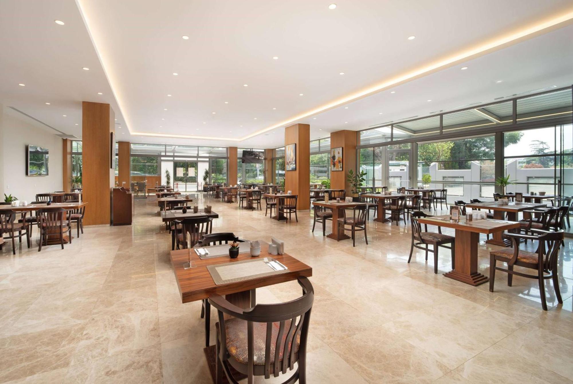Отель Ramada Plaza By Wyndham Istanbul Atakoy Экстерьер фото