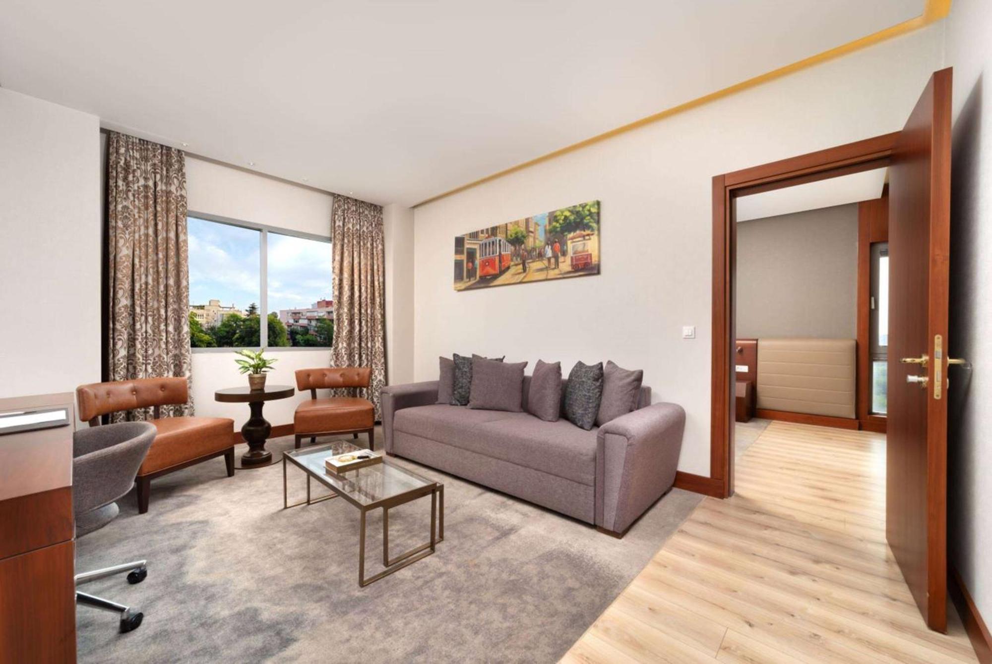 Отель Ramada Plaza By Wyndham Istanbul Atakoy Экстерьер фото